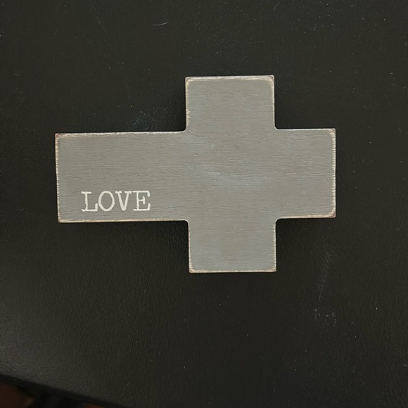 Small Wooden Grey Distressed Cross Decor with 'Love' Inscription - Picture 2 of 7
